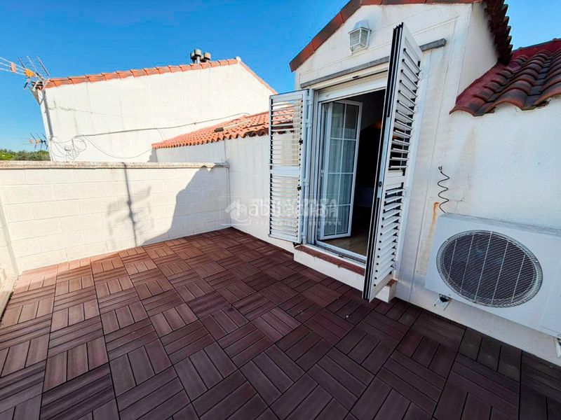 Foto 6e00c87d-7825-4bcc-8c96-8d10bc126fd9. Casa con riscaldamento parcheggio piscina in Pinseque