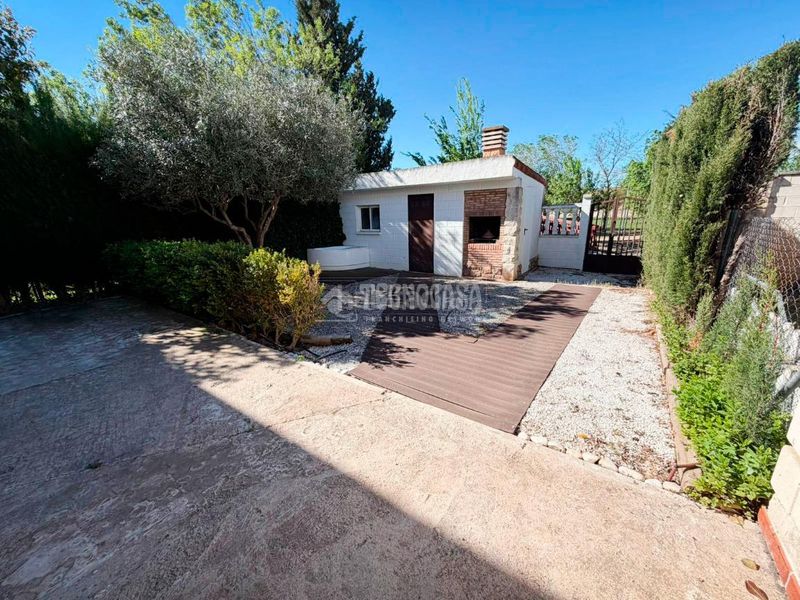 Foto 89a80e5e-ea30-4476-8a50-39e8f54af781. Casa con riscaldamento parcheggio piscina in Pinseque