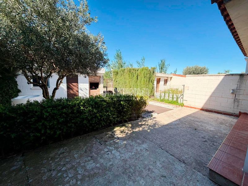 Foto fc8b26e6-bbf6-45c0-95da-794558ded3f9. Casa con riscaldamento parcheggio piscina in Pinseque