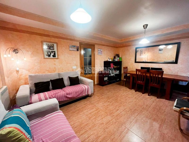 Foto 05aa0fe6-2f81-42d1-9a71-2c702751e0a6. Casa aparellada amb calefacció a Pinseque