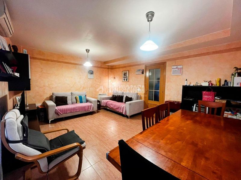 Foto 34b9e9ac-84cb-47dd-a267-4633c3fa6033. Casa aparellada amb calefacció a Pinseque