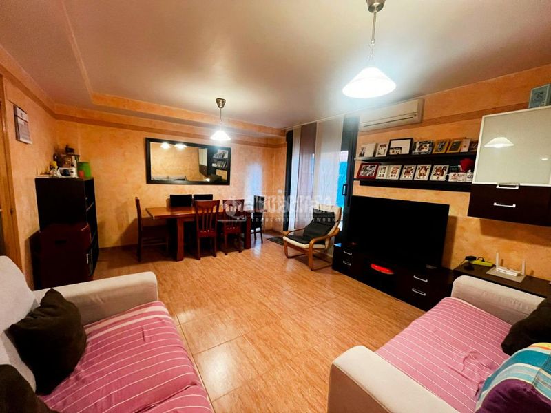 Foto 5215a82a-fd8d-461b-9915-7bf01de05a50. Casa aparellada amb calefacció a Pinseque