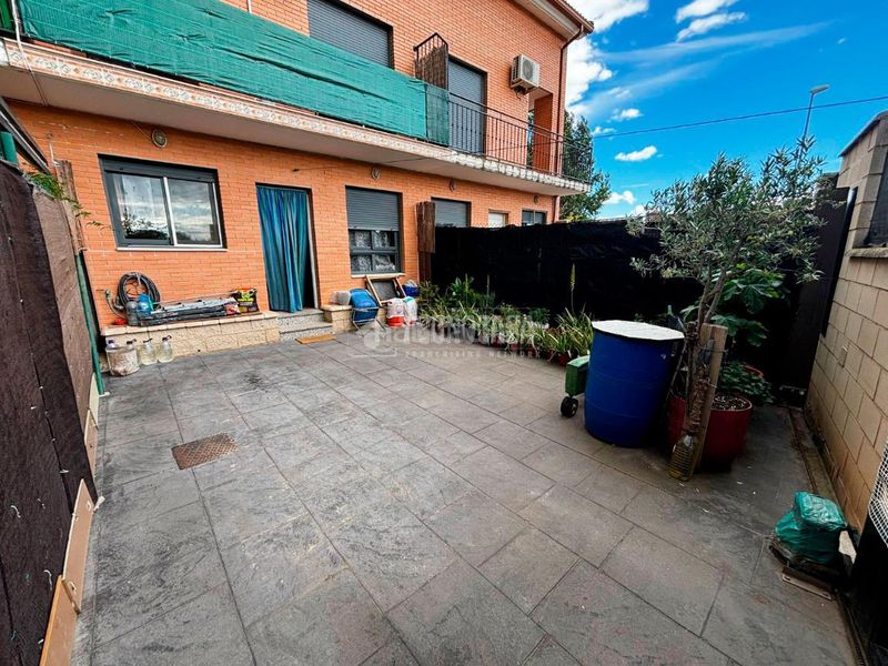 Foto f373b783-0d75-42fd-a36c-b18f6a8ba054. Casa aparellada amb calefacció a Pinseque