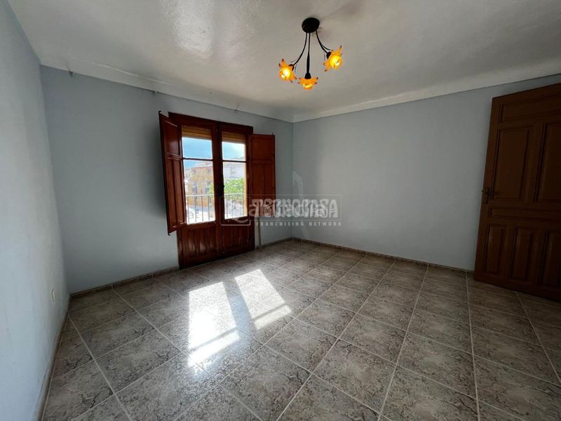 Foto fe51bf3e-a166-41b9-afad-a0d42b0433ef. Casa aparellada a Bárboles