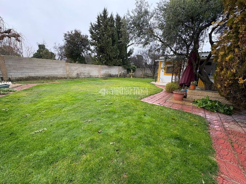 Foto bf368cd6-a058-4b4c-bc78-2e1bc9b8f0ef. Casa amb piscina a Garrapinillos Zaragoza