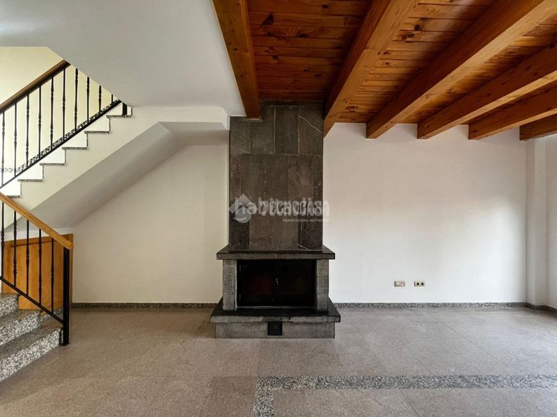 Foto 0494e208-adaf-4b84-ae49-a19dc1cbfab5. Casa  en venta en Grisén