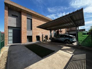 Casa a Grisén. Casa en venta en grisén