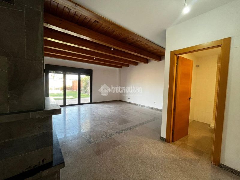 Foto acd6ee5a-31af-42a9-99b1-b60fd0527836. Casa  en venta en Grisén