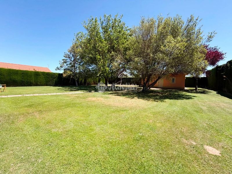 Foto 1e0e8285-654a-4347-927c-e4f02caae01b. Casa amb aparcament piscina a Garrapinillos Zaragoza