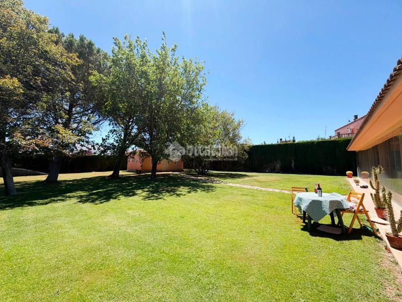 Foto 8f00459c-4546-40a7-bcbd-a0287384bd65. Casa amb aparcament piscina a Garrapinillos Zaragoza
