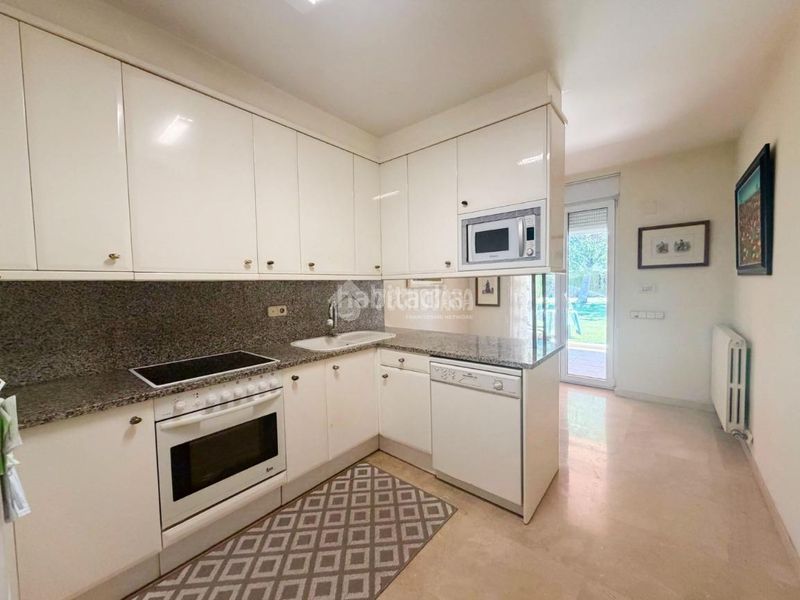 Foto c0d8eaca-1e17-43fd-ab65-75fd9259a500. Casa amb aparcament piscina a Garrapinillos Zaragoza