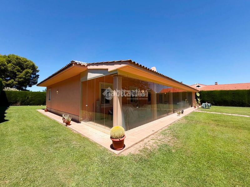 Foto c3777dc5-dfd3-452f-b02a-30ef22e00518. Casa amb aparcament piscina a Garrapinillos Zaragoza