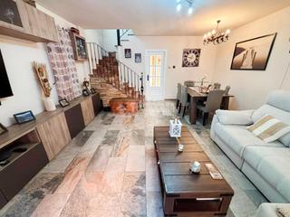 Maison jumelée à Pinseque. Casa en venta en pinseque