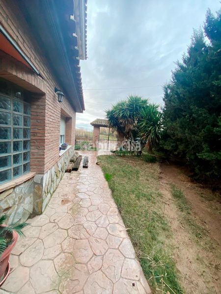 Foto 0b0ee16b-1934-4724-a868-c69680ee889c. Casa aparellada amb calefacció aparcament a Sobradiel