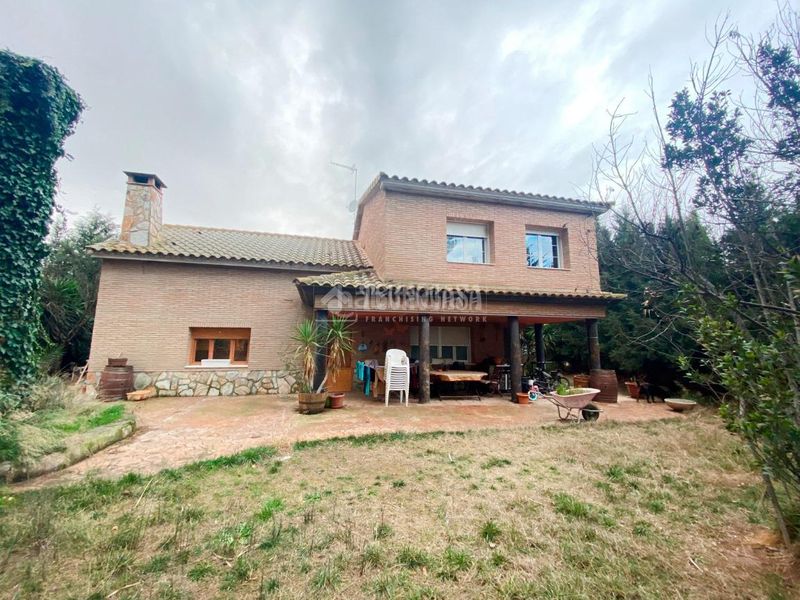 Foto 2c5eb070-cacc-45e2-b784-fc34ade35414. Casa aparellada amb calefacció aparcament a Sobradiel