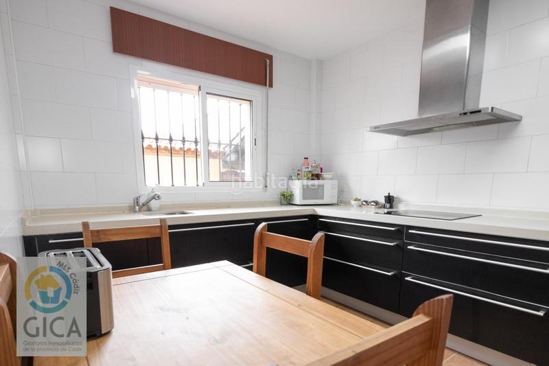 Foto 10fe966d-83ee-4cdf-9877-fee78c4b37a0. Casa aparellada amb aparcament a La Granja - La Colina - Los Pastores Algeciras