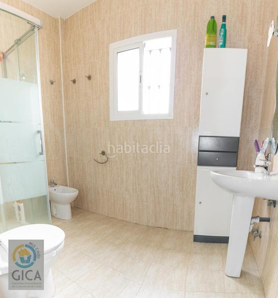 Foto 39502859-126d-4ac5-9ee7-d0ca5a008fc0. Casa aparellada amb aparcament a La Granja - La Colina - Los Pastores Algeciras