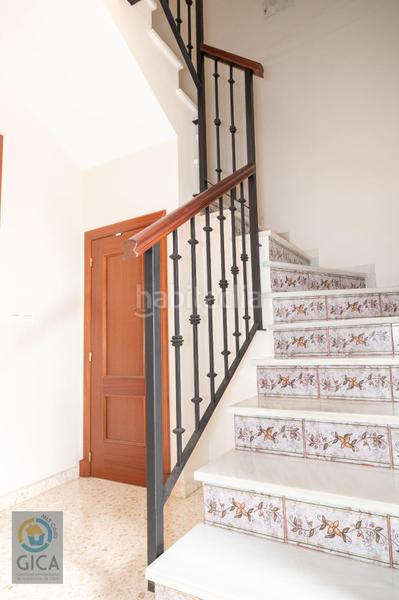 Foto 51425868-8d34-45c7-bb42-51ce482a135b. Casa aparellada amb aparcament a La Granja - La Colina - Los Pastores Algeciras