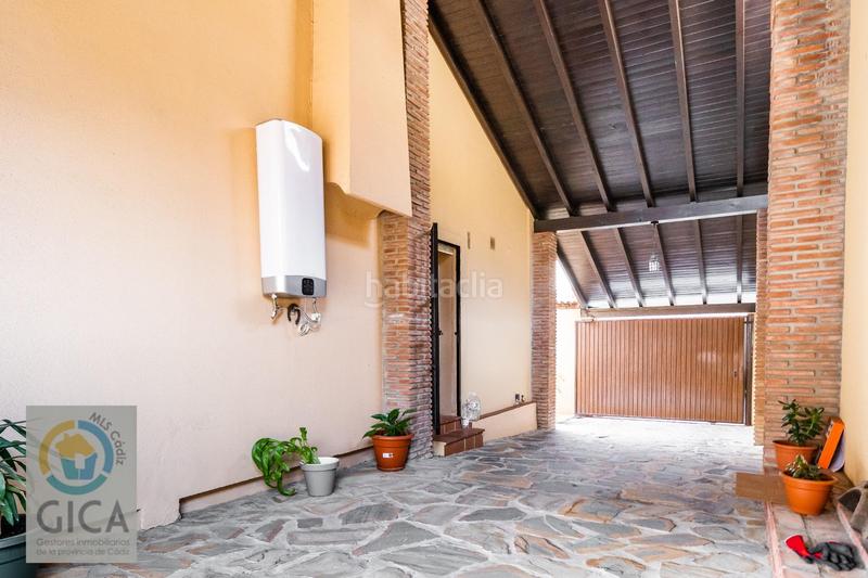 Foto ce0f5340-073e-4f3d-9fb2-e4d47b378bcb. Casa aparellada amb aparcament a La Granja - La Colina - Los Pastores Algeciras