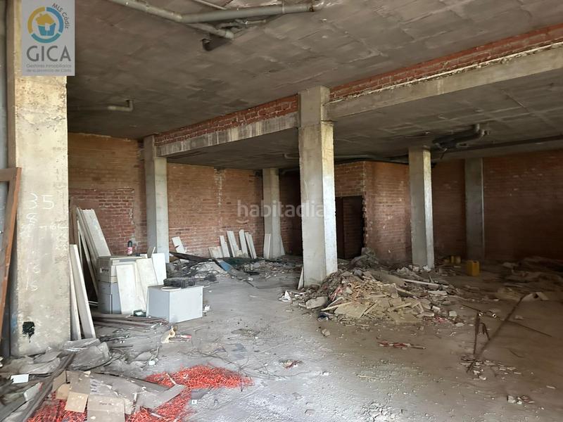 Foto 1da87865-3a8b-4090-987e-0fe01f4a4669. Local comercial en avenida de oceanía amplio y espléndido local en San Bernabé en Algeciras