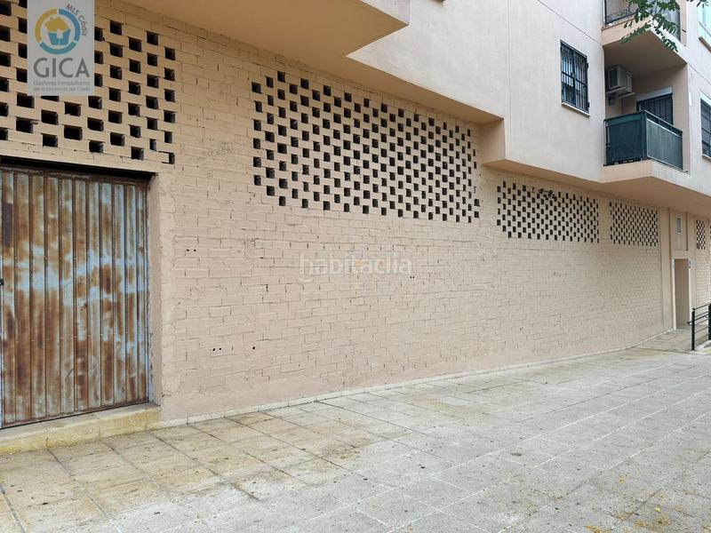 Foto 3738dde0-63f5-4bb1-bb96-861b889e53e6. Local comercial en avenida de oceanía amplio y espléndido local en San Bernabé en Algeciras
