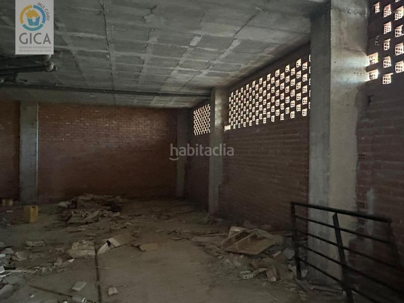 Foto afcce417-e98d-4d87-a19b-11519723c7e2. Local comercial en avenida de oceanía amplio y espléndido local en San Bernabé en Algeciras