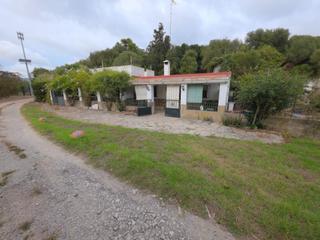 Bauernhof in Barrios (Los). Casa rústica con terreno y uso consolidado en entorno natural  l