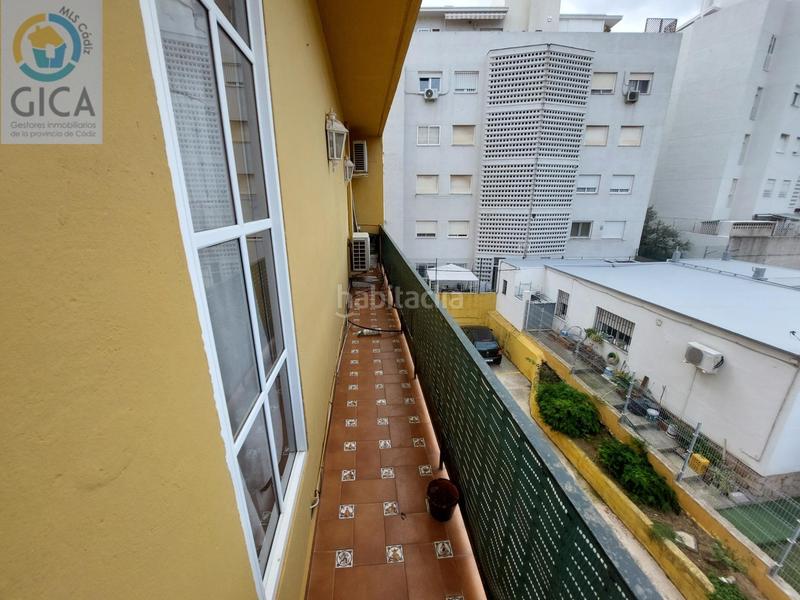 Foto d2c1a3ea-5f5b-48a2-84a6-d52313335ca7. Piso amplio piso en zona virgen de la palma en Bajadilla - Fuente Nueva Algeciras