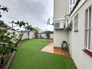 Towny house in Barrios (Los). Vivienda pareada con jardín en guadacorte