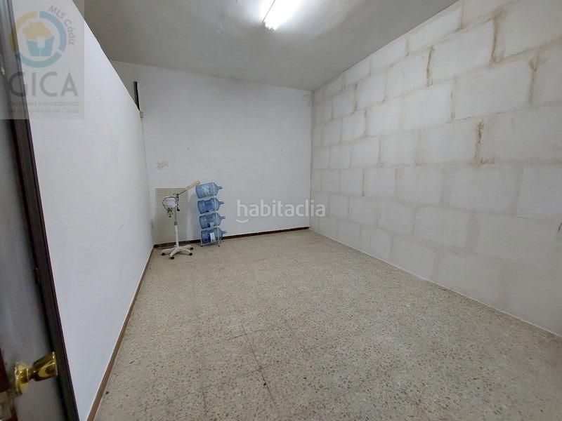 Foto eebbf112-bb04-4ad7-8ca9-41b7406c4d5b. Local comercial a San Bernabé Algeciras