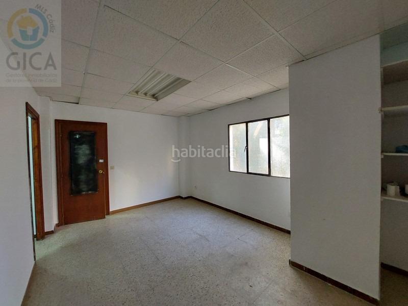 Foto d3d77e45-bb06-46f0-84d4-f115591b044b. Local commercial dans San Bernabé Algeciras