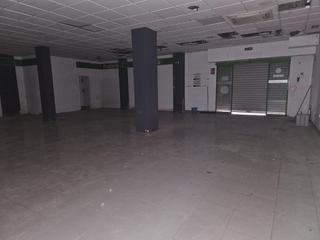 Location Local commercial à Calle juan gonzalez 1. Bajada de precio!!!!    local comercial junto al  corte inglés
