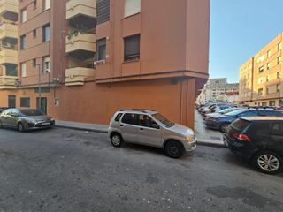 Location Local commercial à Calle juan gonzalez 1. Local comercial junto al  corte ingles