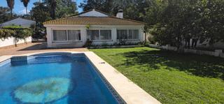 Xalet  Calle palomas las. Descubre esta villa de ensueño en guadacorte, los barrios!