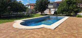 Chalet  Calle palomas las. Descubre esta villa de ensueño en guadacorte, los barrios!