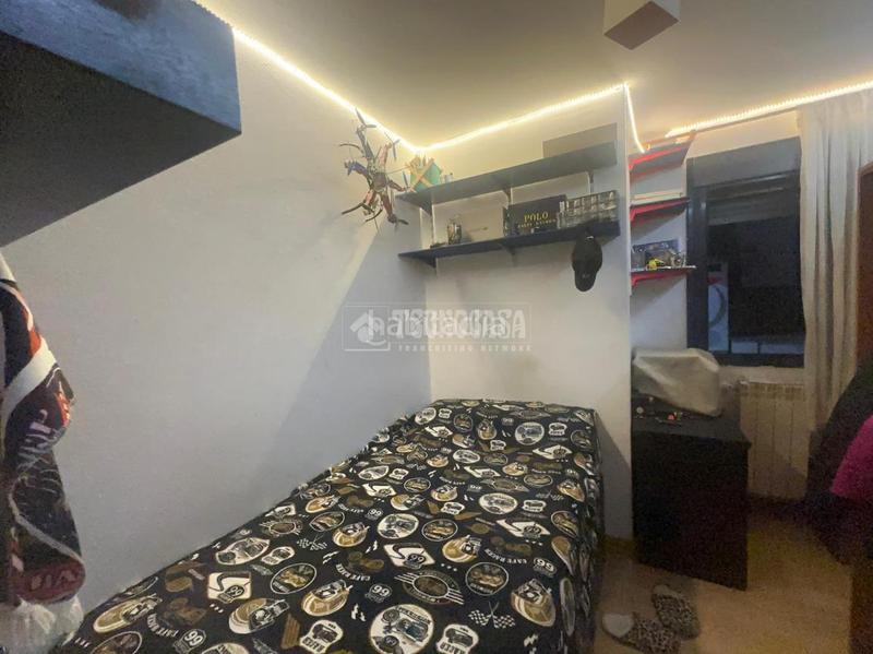 Foto c7506fe9-a008-45b2-9e7b-1f90b5238aee. Appartamento con piscina in Estación Valdemoro