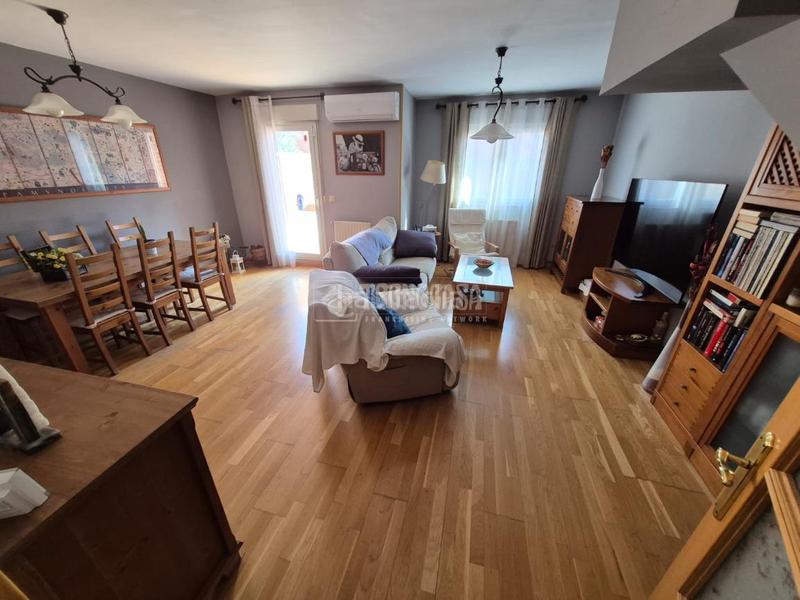 Foto 575a53d6-8116-4aa2-87a4-68378caac6fa. Casa bifamiliare con riscaldamento parcheggio in Estación Valdemoro