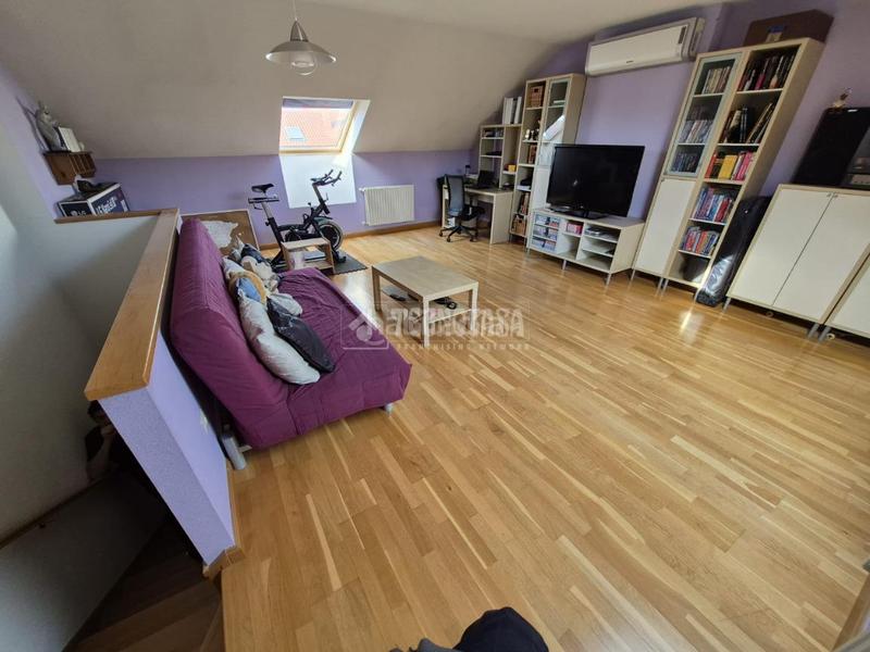 Foto b9081fa1-b498-4cee-ab7b-24f8cb6e204c. Casa bifamiliare con riscaldamento parcheggio in Estación Valdemoro