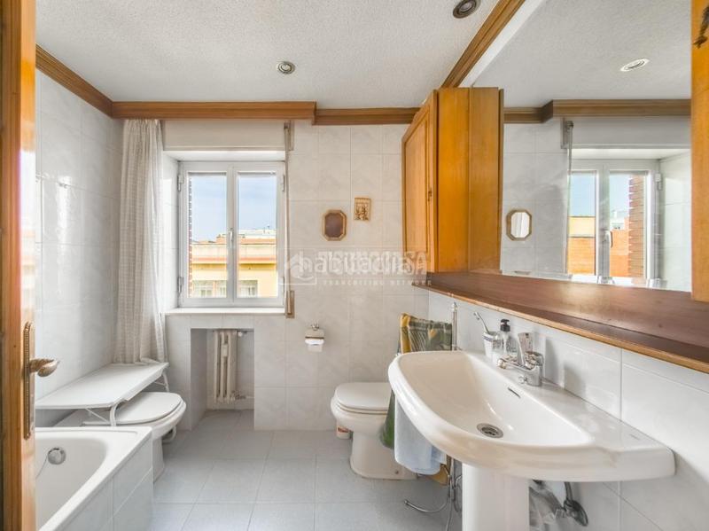 Foto b6a8c074-f22d-489d-8133-87bb1cc701d7. Piso  en venta en Castillejos-Cuzco Madrid