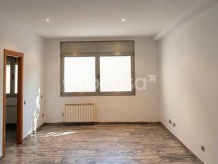 Location Appartement à Sant Vicenç de Castellet. Piso de 1 dormitorio en el centro de sant vicenç de castellet