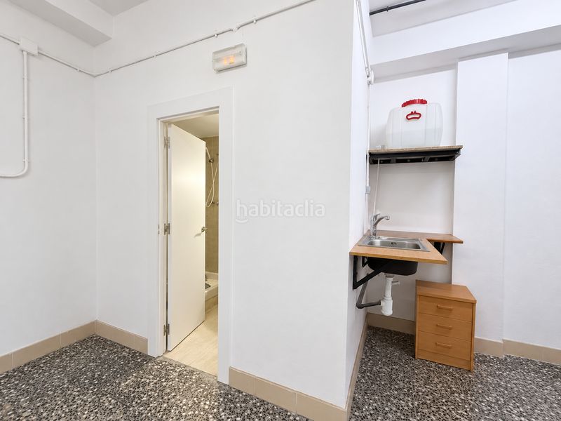 Foto c05fd738-b87e-45e5-b292-47588a50a369. Alquiler local comercial local industrial polivalente de 120 m² en alquiler en Esplugues de Llobregat