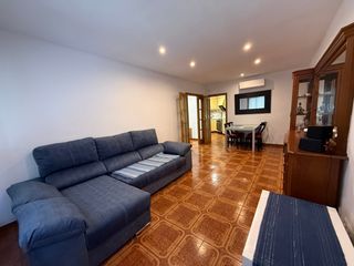 Location Appartement à Peramàs. Piso grande con parking