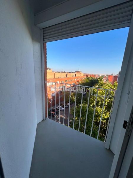 Foto 65b8d209-8e00-4223-abaf-009f4f676a30. Piso  en venta en Palomeras Bajas Madrid