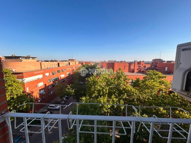 Foto 98691ff8-02fe-4a53-a3b2-ec1e5b491ed9. Piso  en venta en Palomeras Bajas Madrid