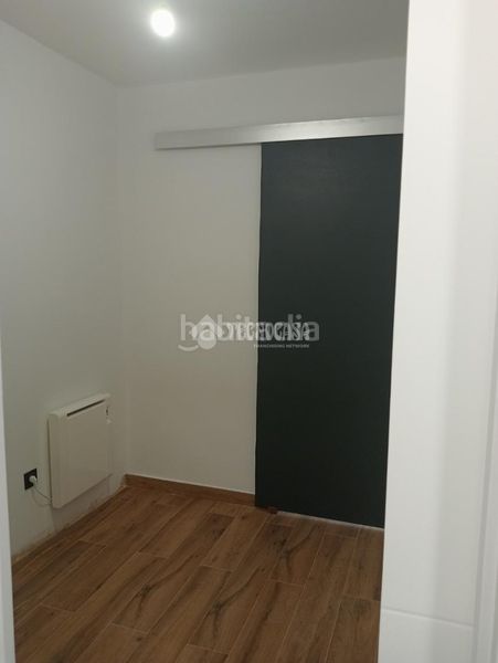 Foto 5b79fd5b-fd64-446b-81d9-621ce1dfc8df. Local comercial a Moscardó Madrid
