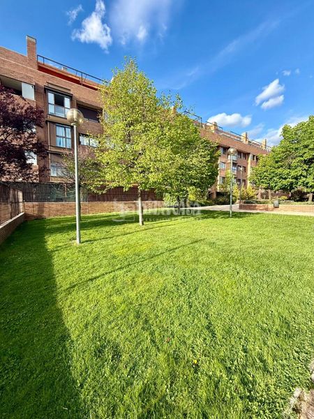 Foto 1a8412ed-74d2-479f-93ee-ef71c184ded2. Pis amb aparcament a Corralejos-Campo de las Naciones Madrid