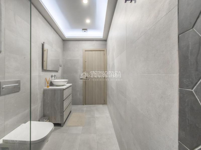 Foto e0e35116-1eab-4247-8b4d-6ad3274ec6ca. Piso  en venta en Embajadores-Lavapiés Madrid