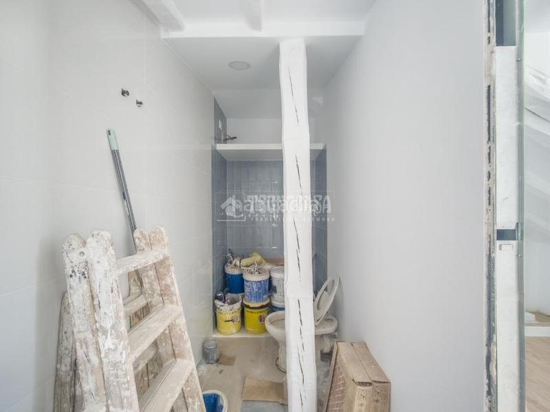 Foto c2ac01f7-bcb3-435f-b2da-328d8b110323. Piso  en venta en Embajadores-Lavapiés Madrid