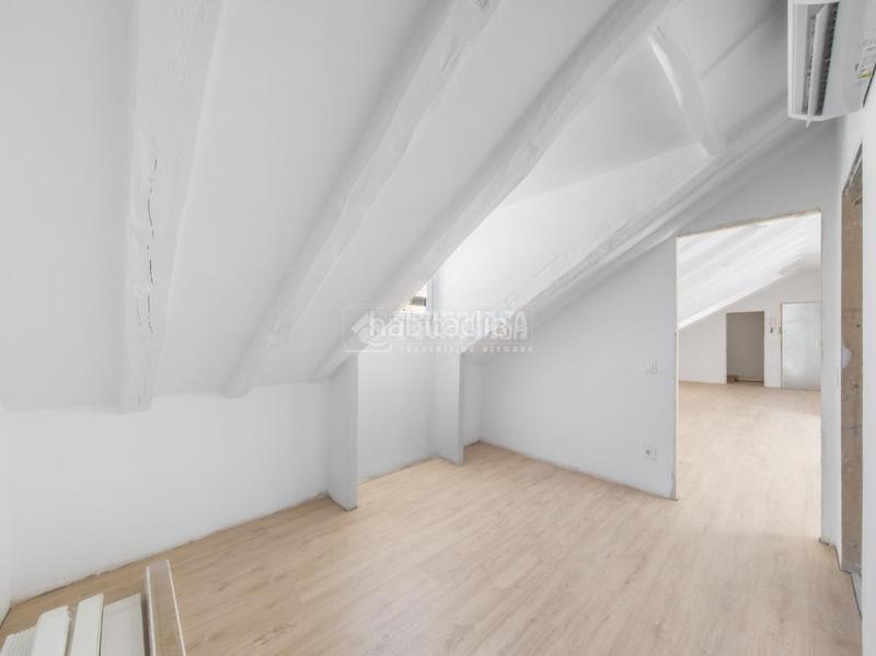Foto cb70ca94-d7b9-46b3-bfb3-dd689d7f0185. Piso  en venta en Embajadores-Lavapiés Madrid