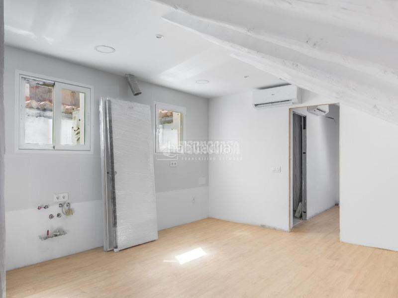 Foto d4f430c9-a5f7-44c8-8350-ff2ca96d9eaf. Piso  en venta en Embajadores-Lavapiés Madrid